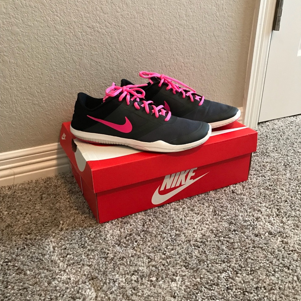 Women’s Nike shoes! 👟